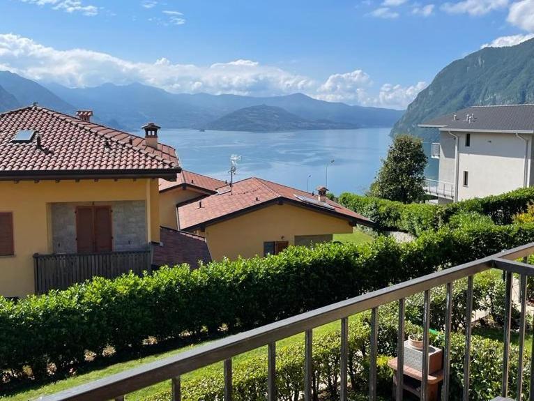 Happy Guest Apartments - Lake View And Pool Riva di Solto Exterior foto